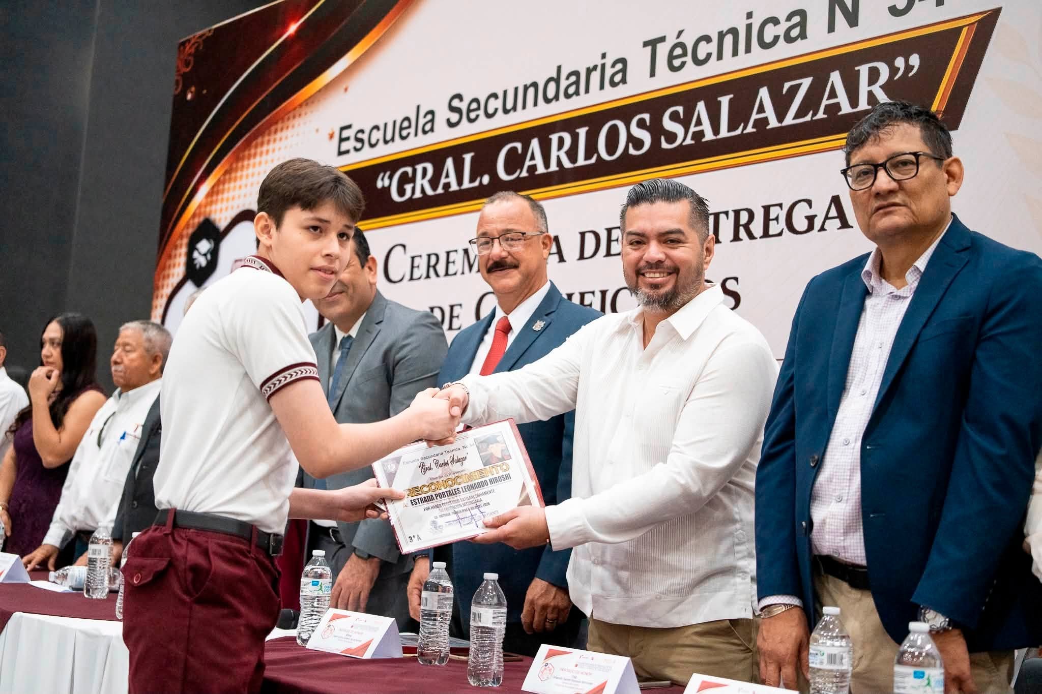 GRADUACIÓN GENERACIÓN XXXIX  CICLO ESCOLAR 2023–2026 La Escuela Secundaria Técnica N.º 54 “Gral. Carlos Salazar” celebra con enorme orgullo la culminación de una etapa inolvidable para nuestros queridos alumnos de la Generación XXXIX.